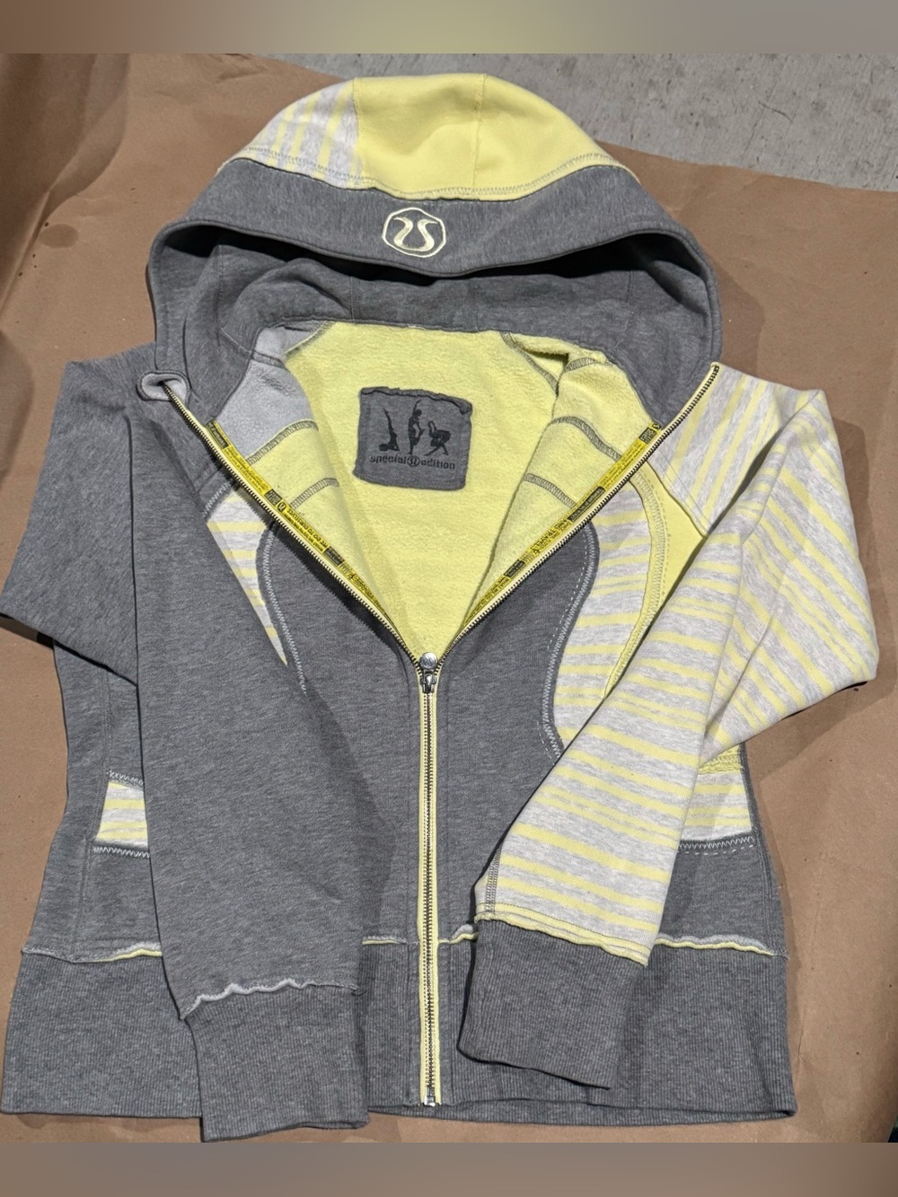 Vintage Lululemon Scuba Hoodie Special Edition Gray Yellow Stripe Zip Size 4 EUC
